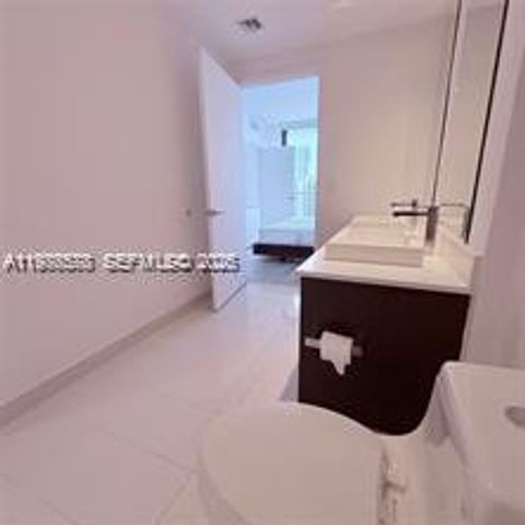 55 SW 9th St 3903, Miami, FL 33130