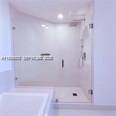 55 SW 9th St 3903, Miami, FL 33130