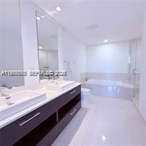 55 SW 9th St 3903, Miami, FL 33130