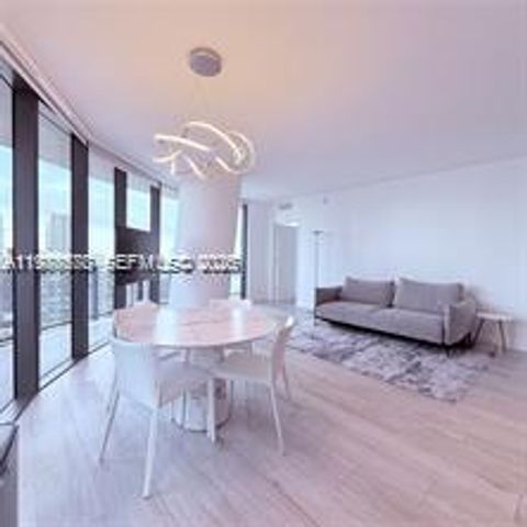 55 SW 9th St 3903, Miami, FL 33130