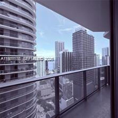 55 SW 9th St 3903, Miami, FL 33130