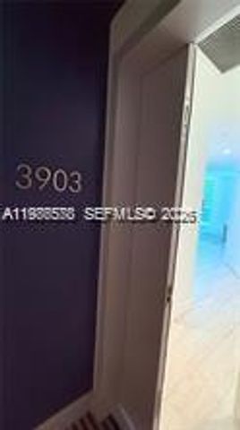 55 SW 9th St 3903, Miami, FL 33130
