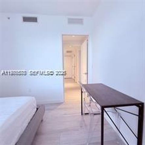 55 SW 9th St 3903, Miami, FL 33130