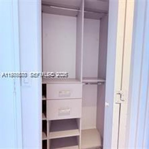 55 SW 9th St 3903, Miami, FL 33130