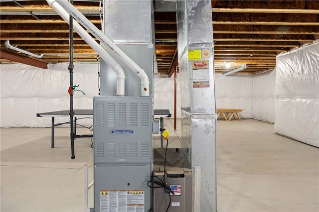 77 Stonefield Mews Lane, Henrietta, NY 14534