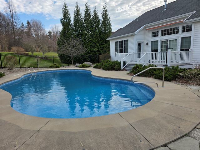 77 Stonefield Mews Lane, Henrietta, NY 14534