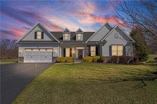 77 Stonefield Mews Lane, Henrietta, NY 14534