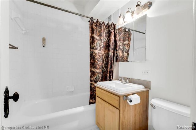 15 E Kirby Street 815, Detroit, MI 48202