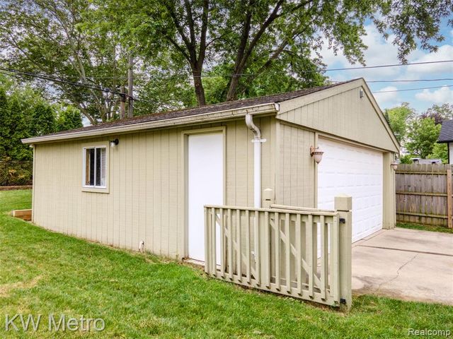 2120 Vinsetta Boulevard, Royal Oak, MI 48073