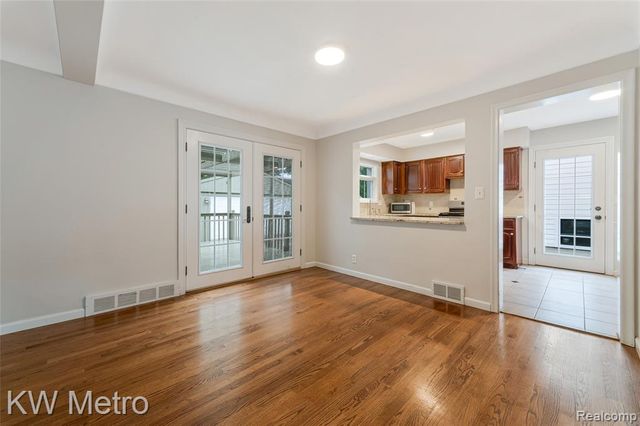 2120 Vinsetta Boulevard, Royal Oak, MI 48073