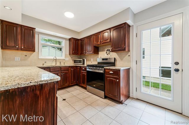 2120 Vinsetta Boulevard, Royal Oak, MI 48073