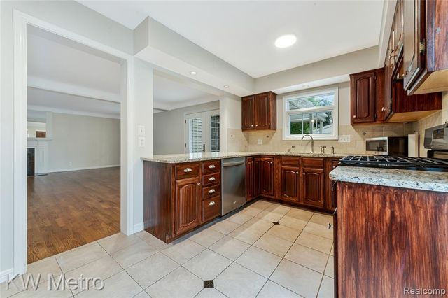 2120 Vinsetta Boulevard, Royal Oak, MI 48073
