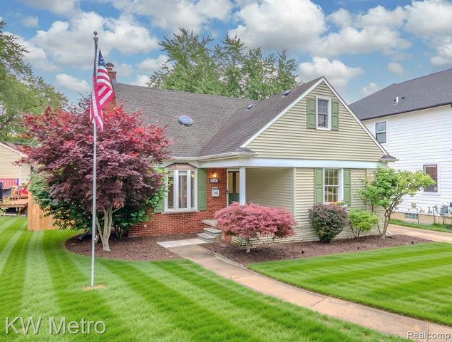 2120 Vinsetta Boulevard, Royal Oak, MI 48073