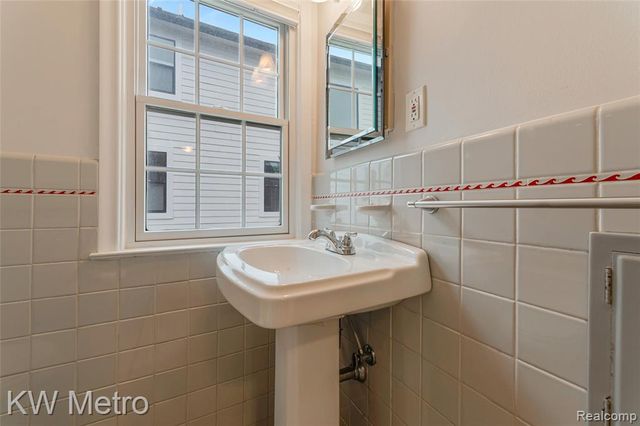 2120 Vinsetta Boulevard, Royal Oak, MI 48073