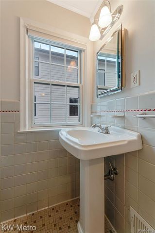 2120 Vinsetta Boulevard, Royal Oak, MI 48073