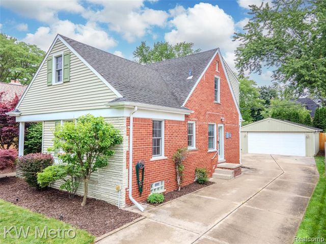 2120 Vinsetta Boulevard, Royal Oak, MI 48073