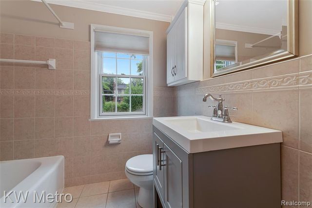 2120 Vinsetta Boulevard, Royal Oak, MI 48073