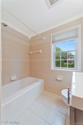 2120 Vinsetta Boulevard, Royal Oak, MI 48073