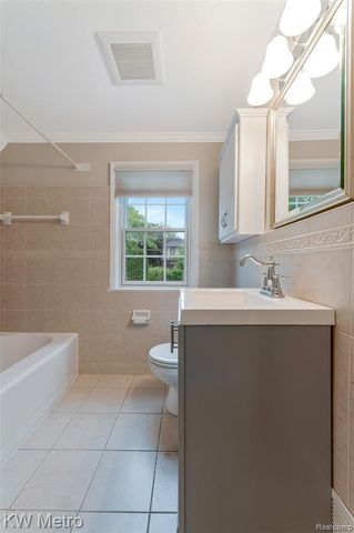 2120 Vinsetta Boulevard, Royal Oak, MI 48073