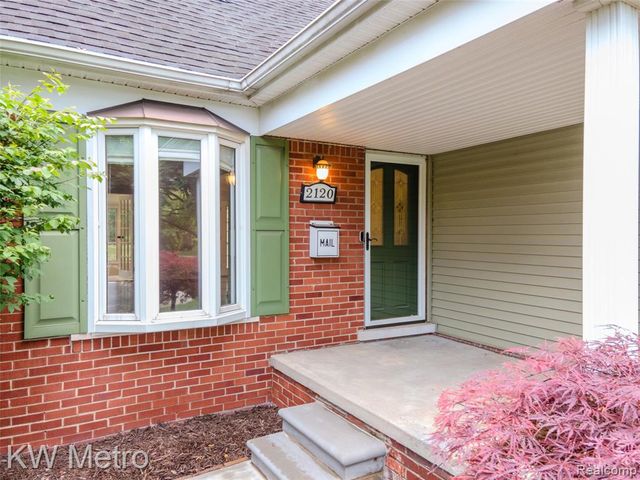 2120 Vinsetta Boulevard, Royal Oak, MI 48073
