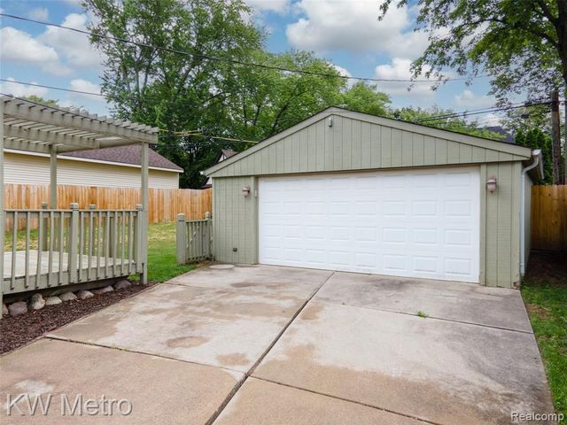 2120 Vinsetta Boulevard, Royal Oak, MI 48073