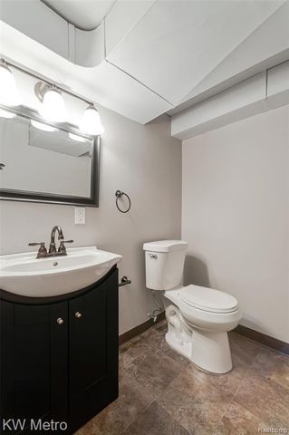 2120 Vinsetta Boulevard, Royal Oak, MI 48073