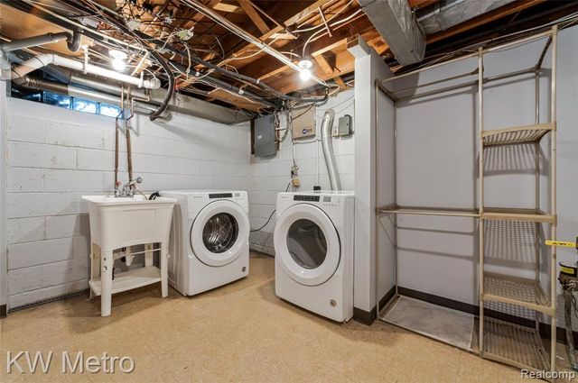 2120 Vinsetta Boulevard, Royal Oak, MI 48073