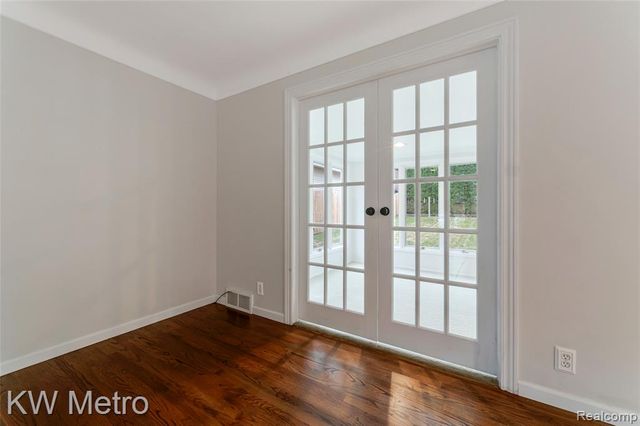 2120 Vinsetta Boulevard, Royal Oak, MI 48073