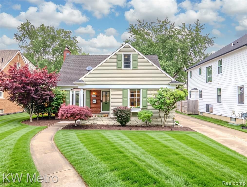 2120 Vinsetta Boulevard, Royal Oak, MI 48073