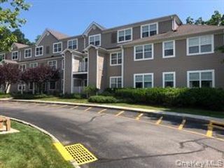200 Woodcrest Lane 211, Mount Kisco, NY 10549