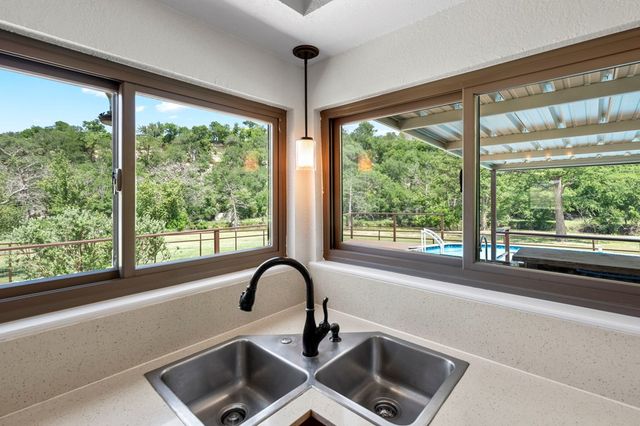 228 Verde Creek, Center Point, TX 78010
