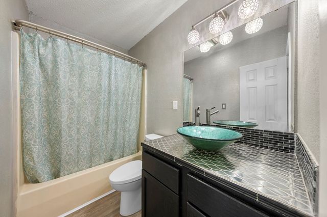 228 Verde Creek, Center Point, TX 78010