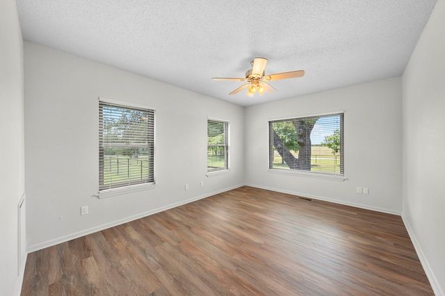 228 Verde Creek, Center Point, TX 78010