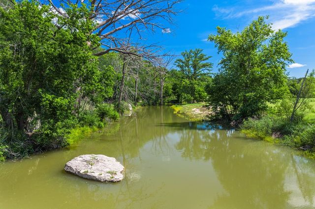228 Verde Creek, Center Point, TX 78010