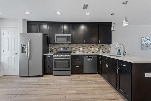 6001 Jain LN B, Austin, TX 78721
