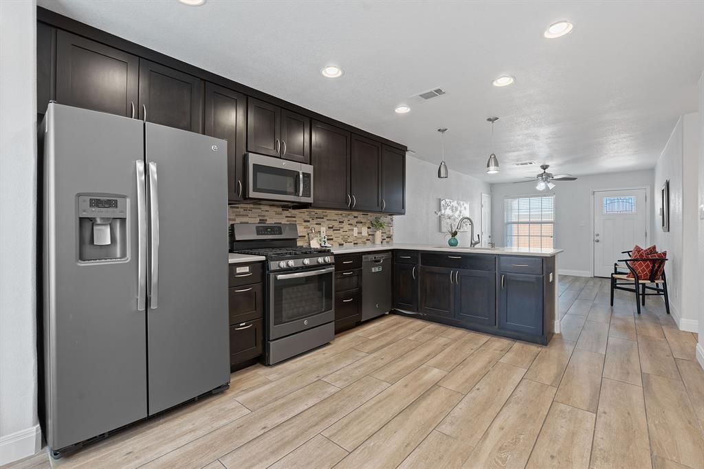 6001 Jain LN B, Austin, TX 78721