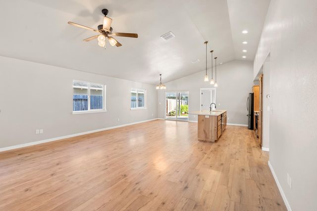 149 SW Otter Court, Grants Pass, OR 97527