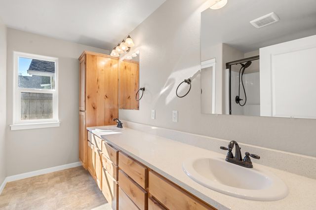 149 SW Otter Court, Grants Pass, OR 97527