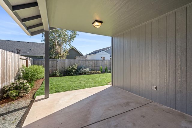 149 SW Otter Court, Grants Pass, OR 97527