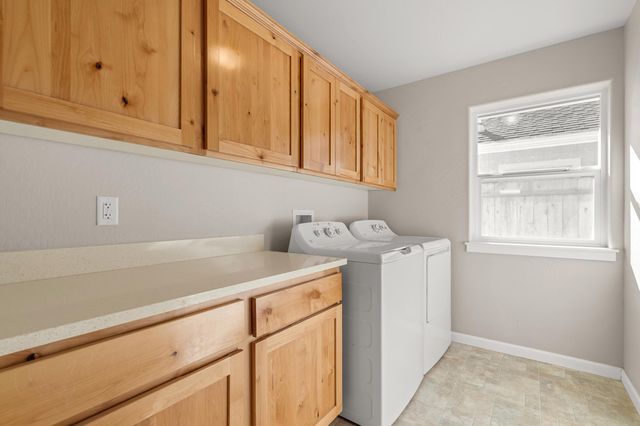 149 SW Otter Court, Grants Pass, OR 97527