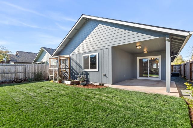 149 SW Otter Court, Grants Pass, OR 97527