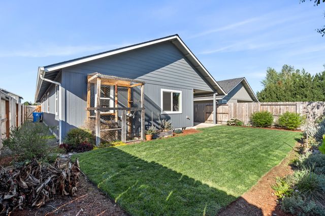 149 SW Otter Court, Grants Pass, OR 97527