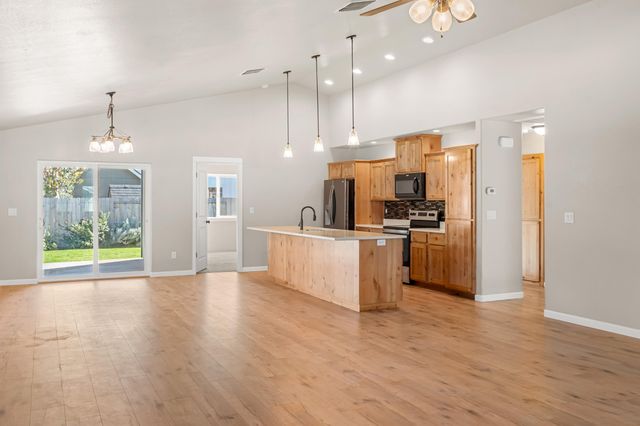 149 SW Otter Court, Grants Pass, OR 97527