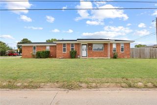 2221 W Modelle Avenue, Clinton, OK 73601