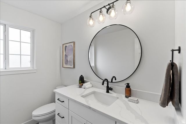 717 WOODRIDGE DR, Layton, UT 84040