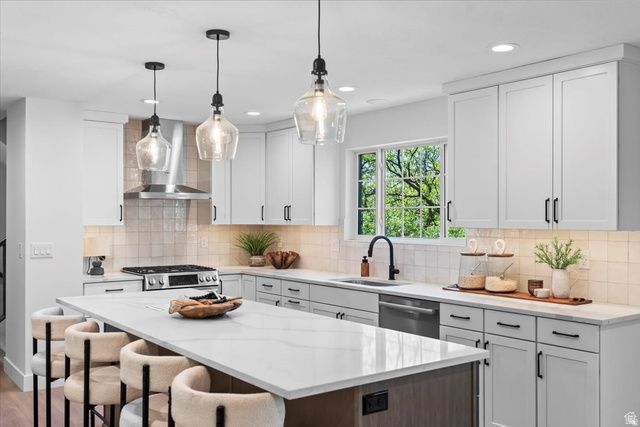 717 WOODRIDGE DR, Layton, UT 84040