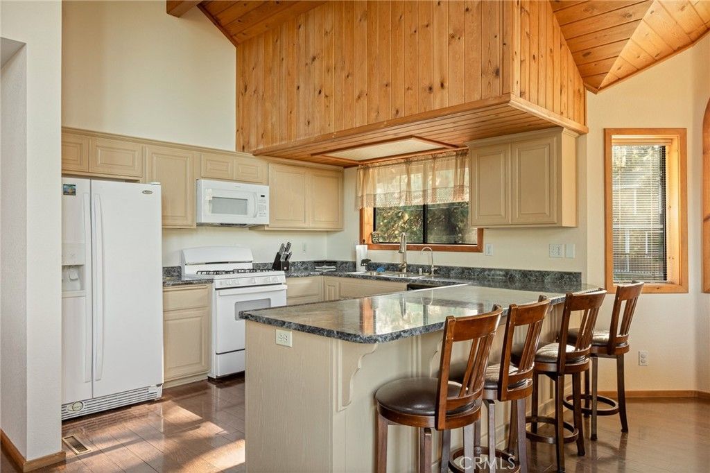 Image 12 of property listing at 38822 Waterview, Big Bear Lake, CA 92315