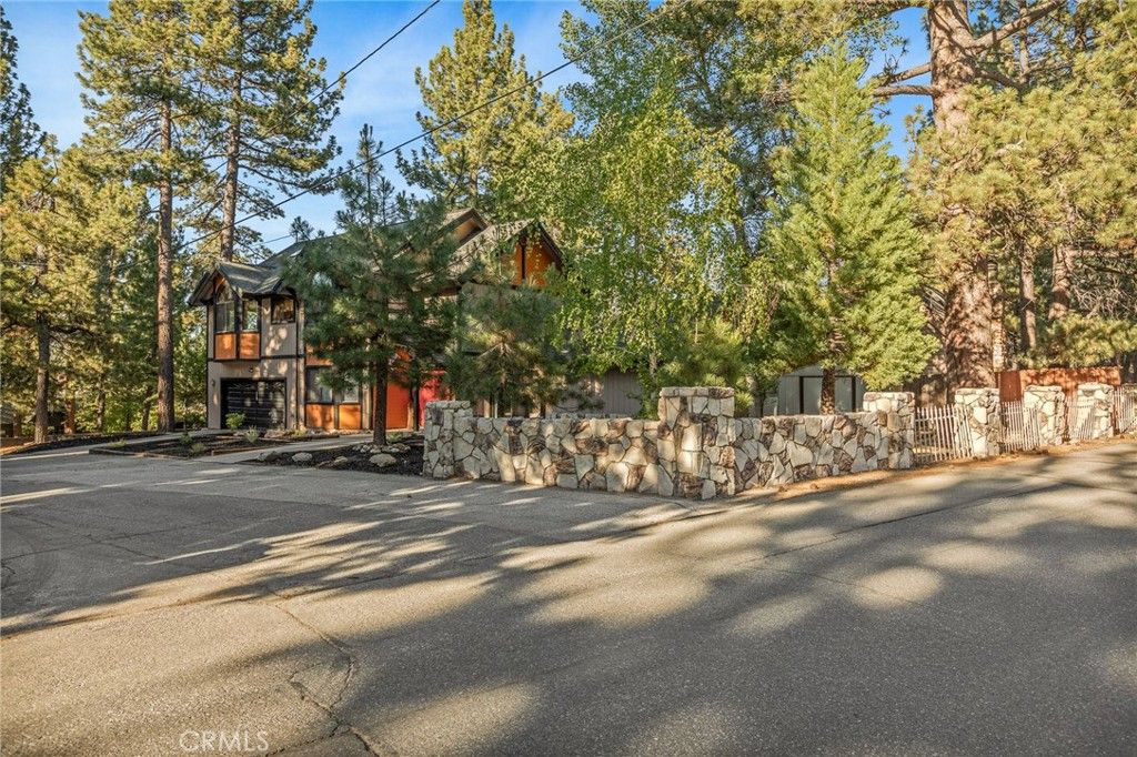 Image 2 of property listing at 38822 Waterview, Big Bear Lake, CA 92315