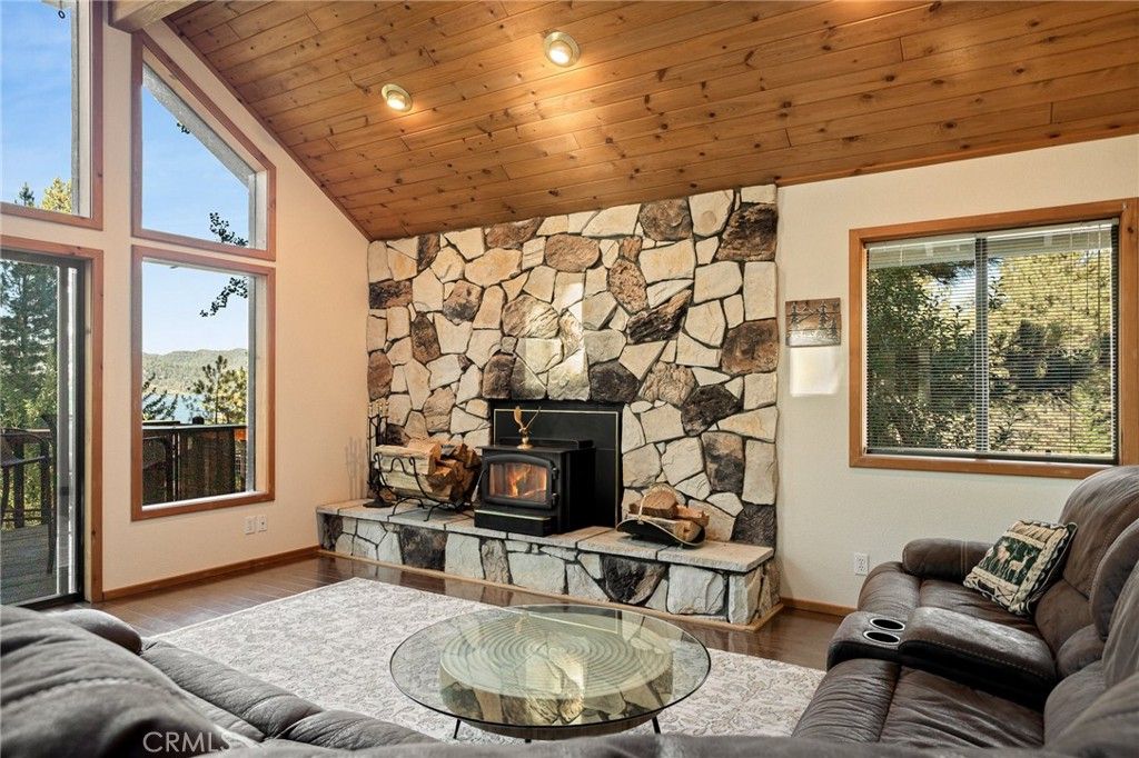 Image 7 of property listing at 38822 Waterview, Big Bear Lake, CA 92315