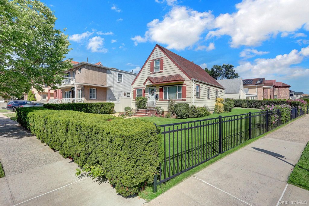 26919 81st Avenue, New Hyde Park, NY 11040 — photo 3